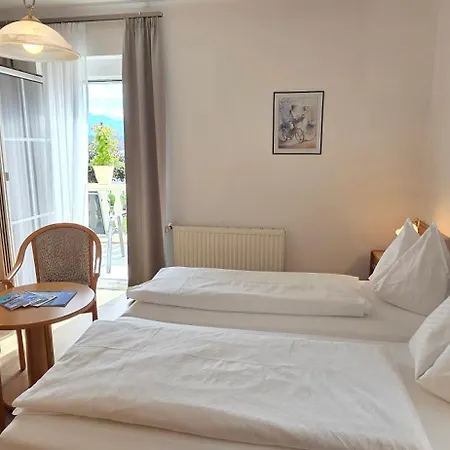 Bed & Breakfast Gaestehaus Astrid 3*